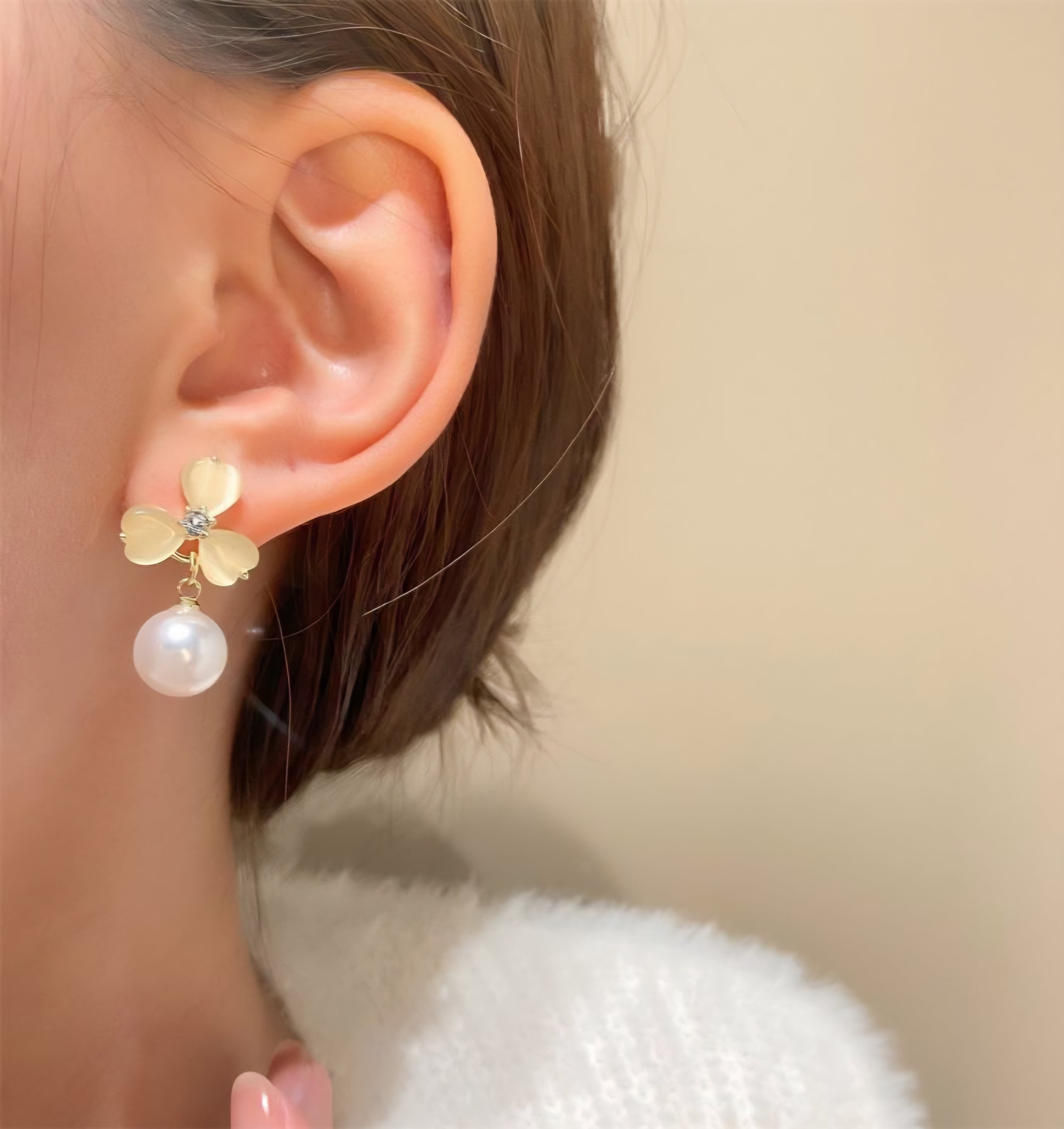 ARETES TRÉBOL CON PERLA