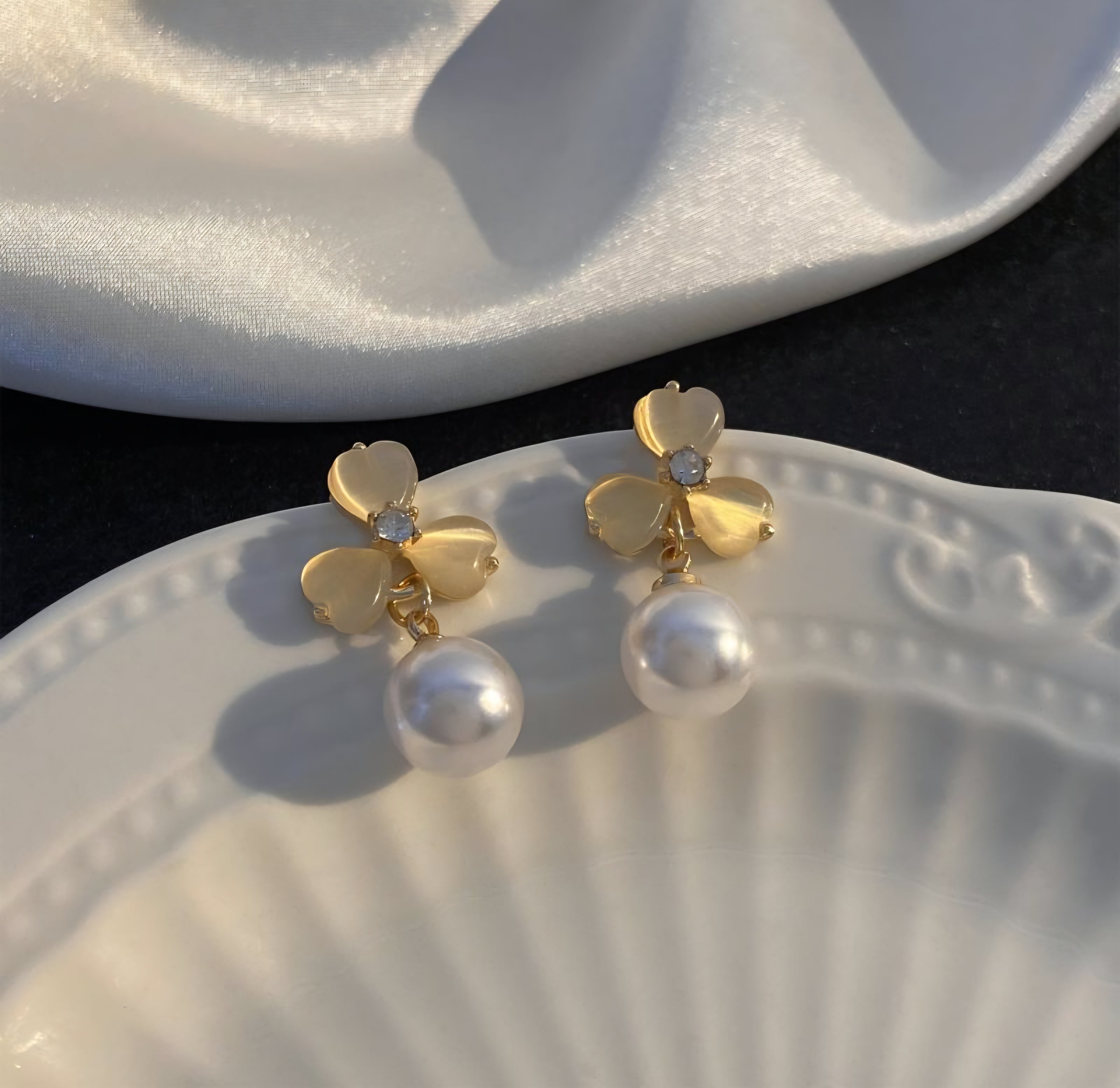 ARETES TRÉBOL CON PERLA