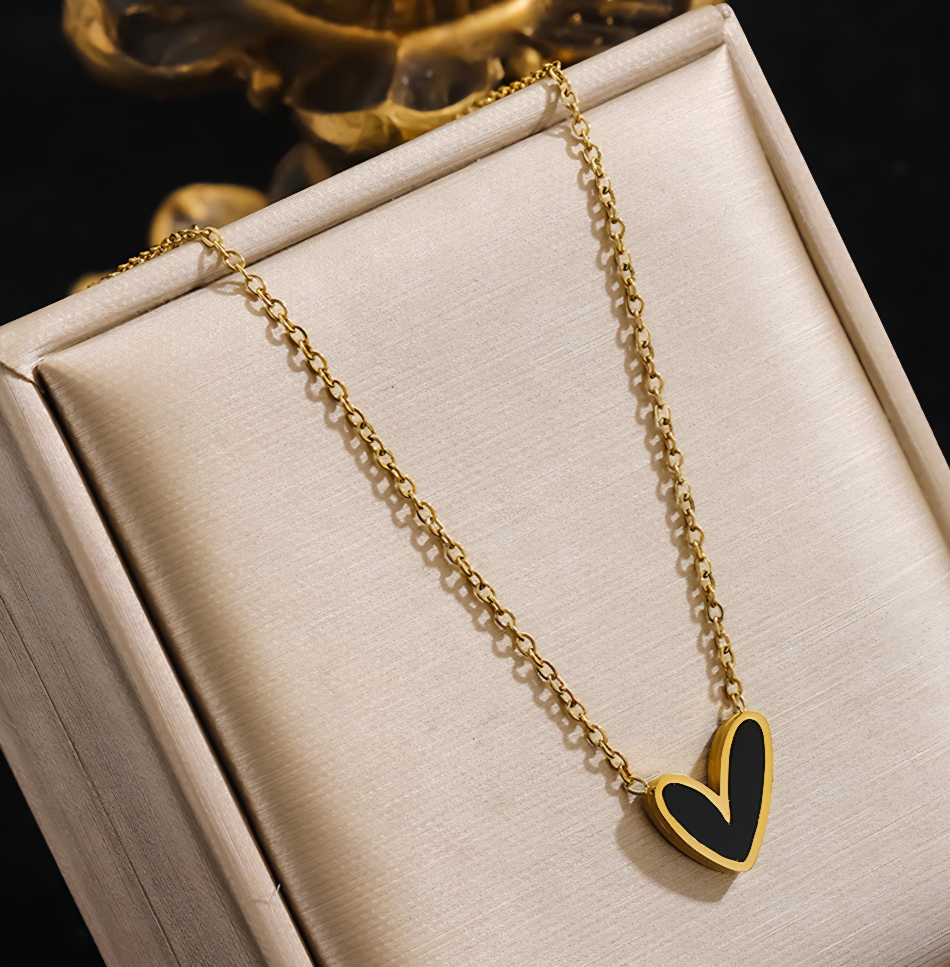 SET 2PZ CORAZON BLACK & GOLD