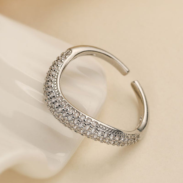 ANILLO IRREGULAR CON BRILLANTES