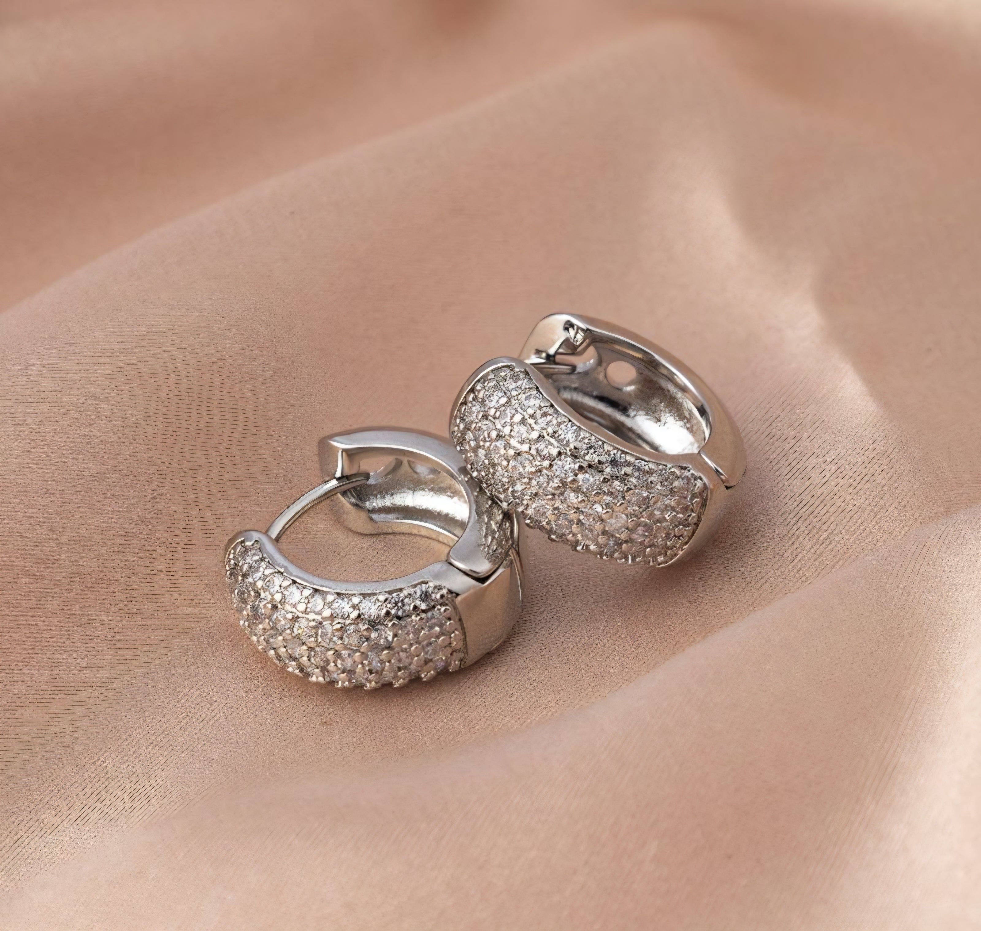 ARETES HUGGIES REDONDOS PAVÉ