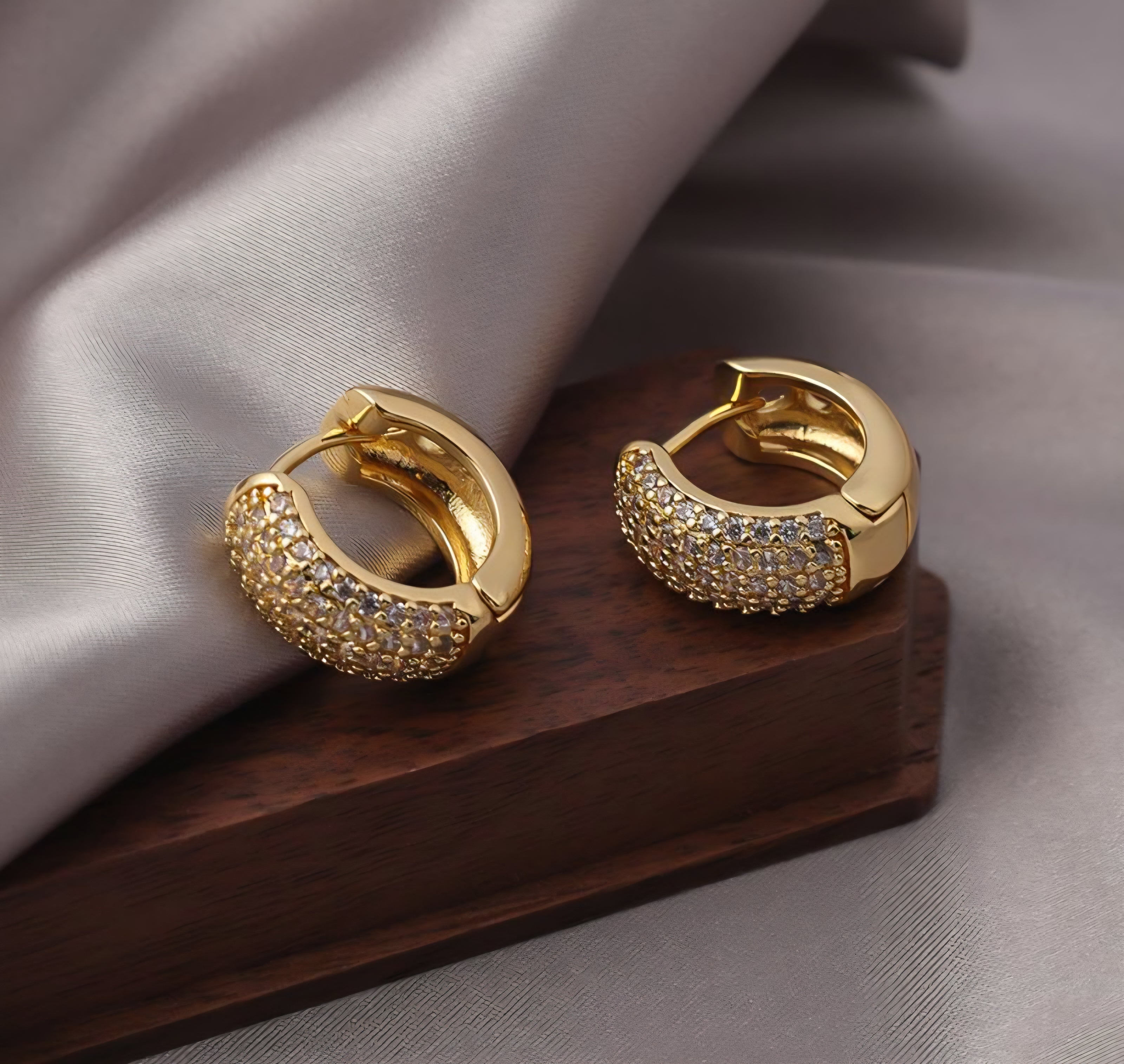 ARETES HUGGIES REDONDOS PAVÉ