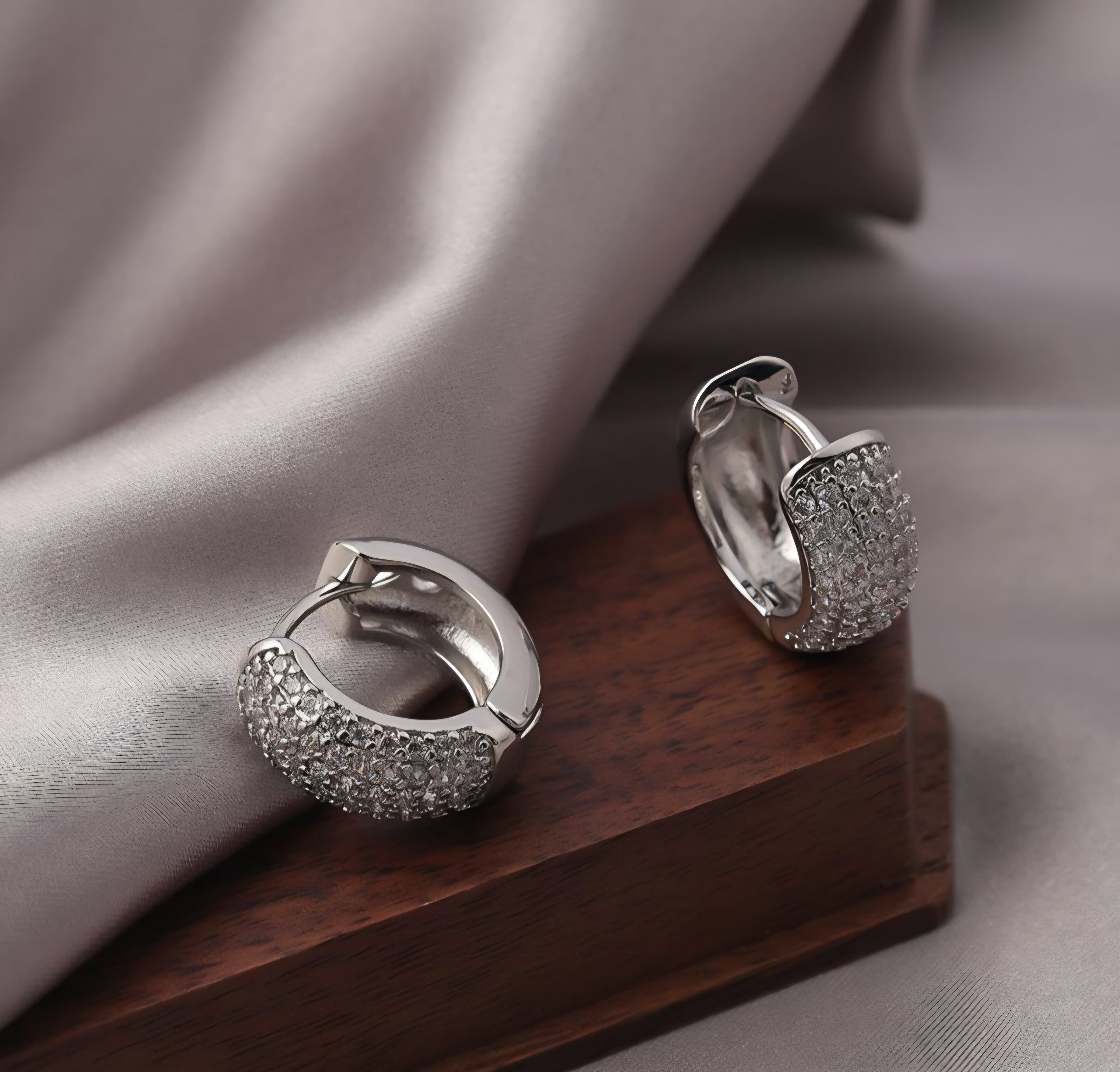 ARETES HUGGIES REDONDOS PAVÉ