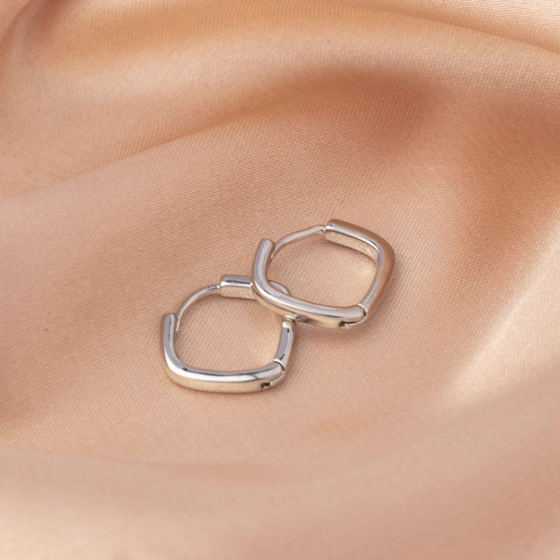 ARETES HUGGIES CUADRADOS MINIMALISTA