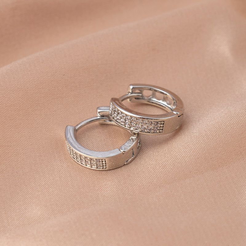 ARETES HUGGIES CON BRILLANTES