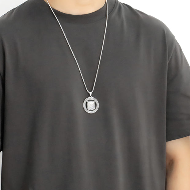 COLLAR CON MEDALLA GEOMÉTRICA