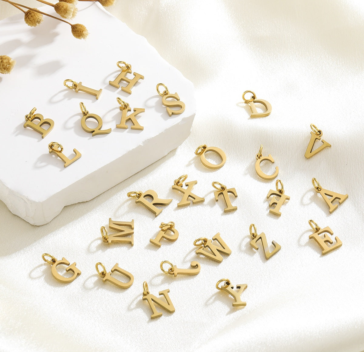 DIJE DE LETRA (DORADA)