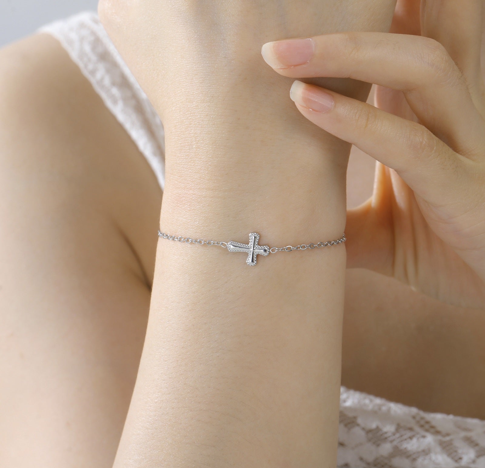 PULSERA CON CRUZ