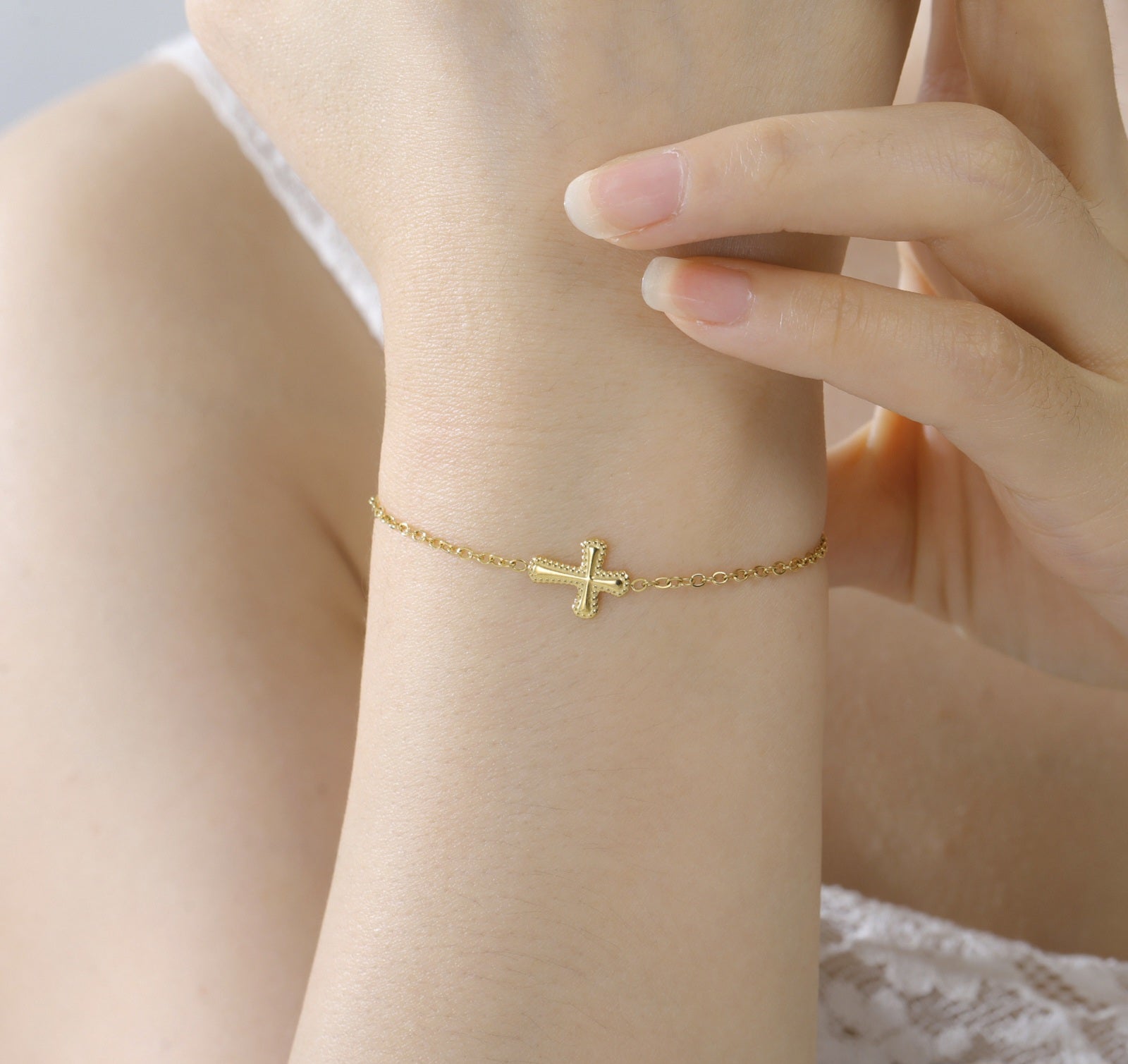 PULSERA CON CRUZ