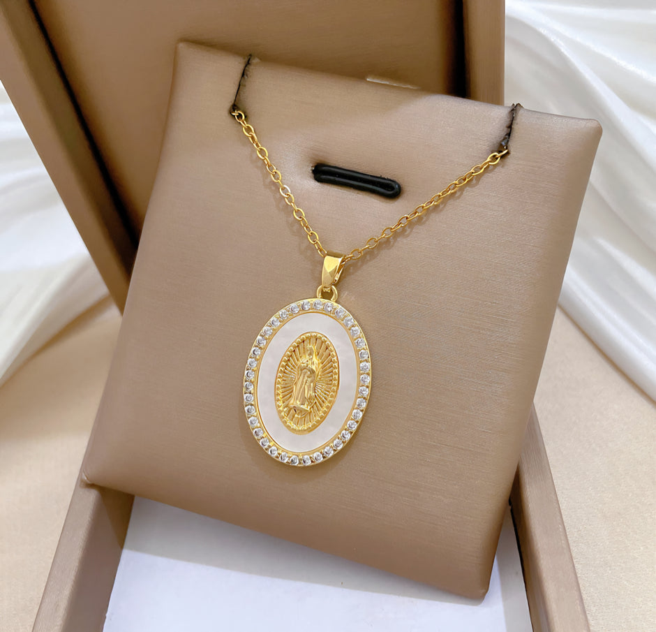 COLLAR VIRGEN OVALADO